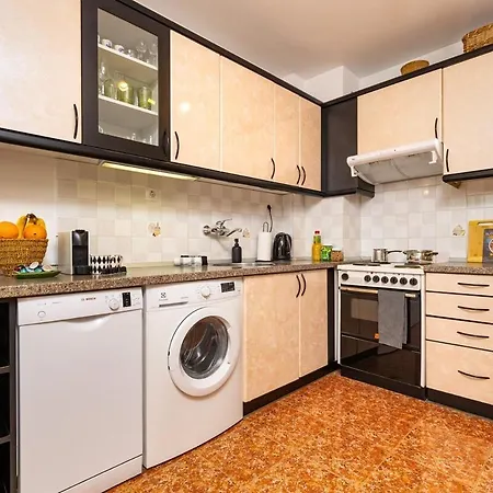 Spacious 2br Kremena 10 Minutes Walk To Center * بلوفديف