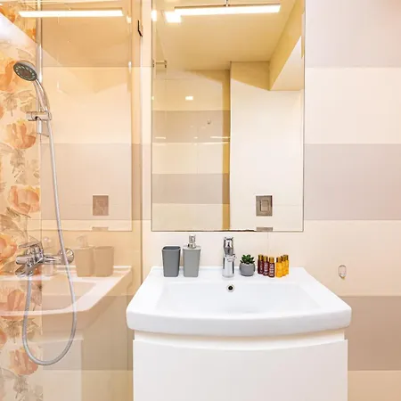 Spacious 2br Kremena 10 Minutes Walk To Center Apartmán