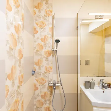 Spacious 2br Kremena 10 Minutes Walk To Center Apartmán *