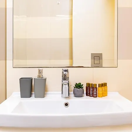 Spacious 2br Kremena 10 Minutes Walk To Center Apartmán