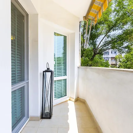 Spacious 2br Kremena 10 Minutes Walk To Center Apartmán *