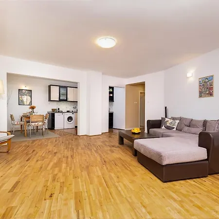 Spacious 2br Kremena 10 Minutes Walk To Center * Płowdiw