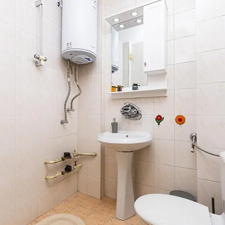 Spacious 2br Kremena 10 Minutes Walk To Center *